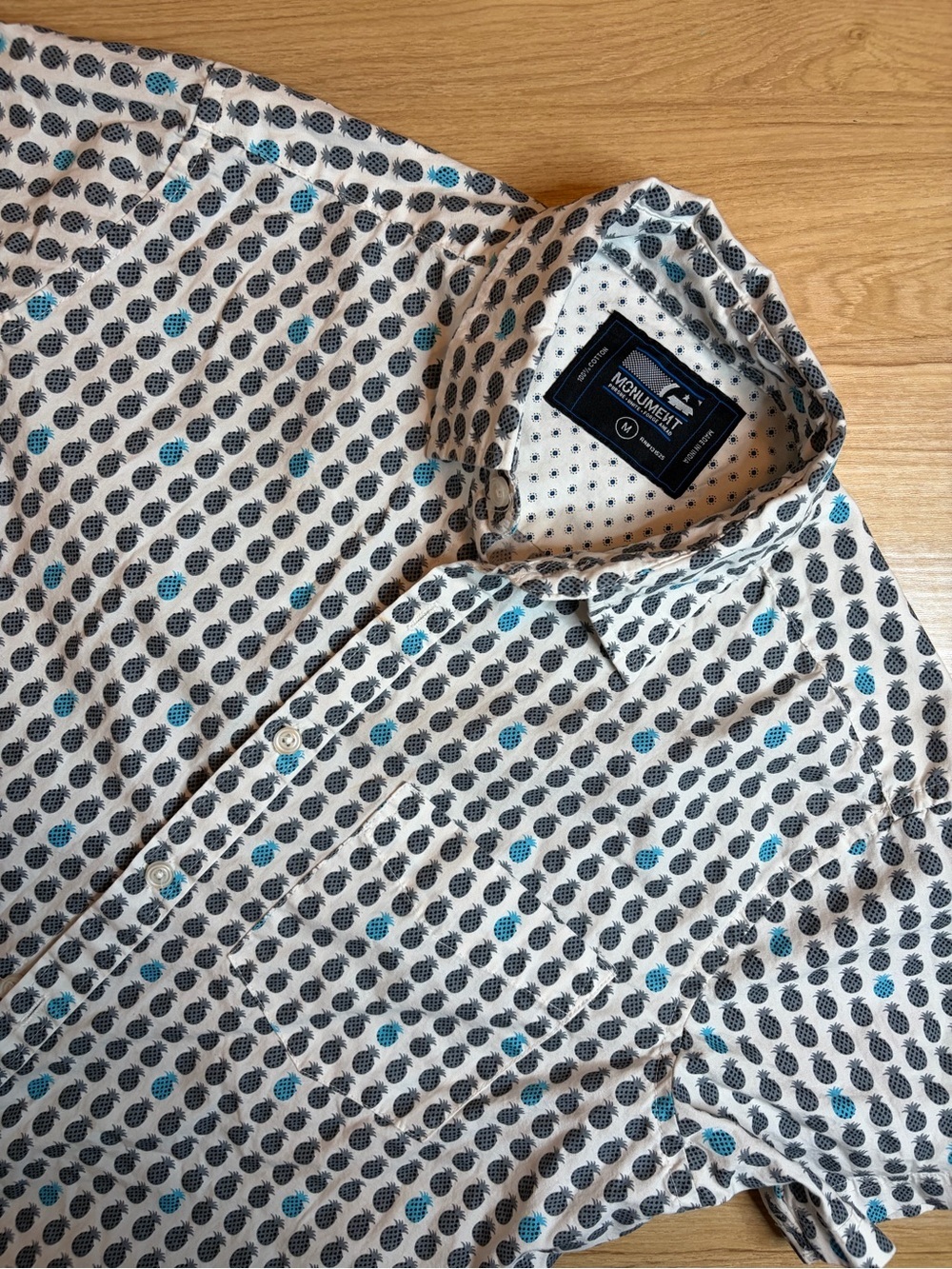Monument Men’s White, Blue & Black Pineapple Print Short Sleeve Shirt Medium